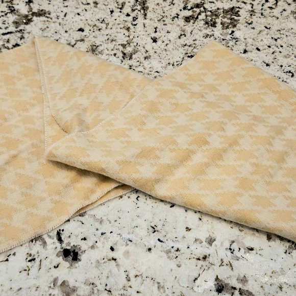 Super soft neutral printed scarf - Picture 3 of 3